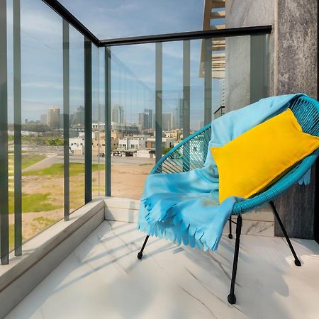 Izzzi Life Mint Aparthotel Dubai Bagian luar foto