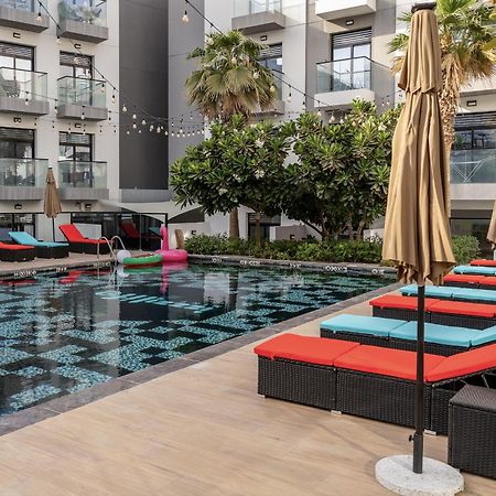 Izzzi Life Mint Aparthotel Dubai Bagian luar foto