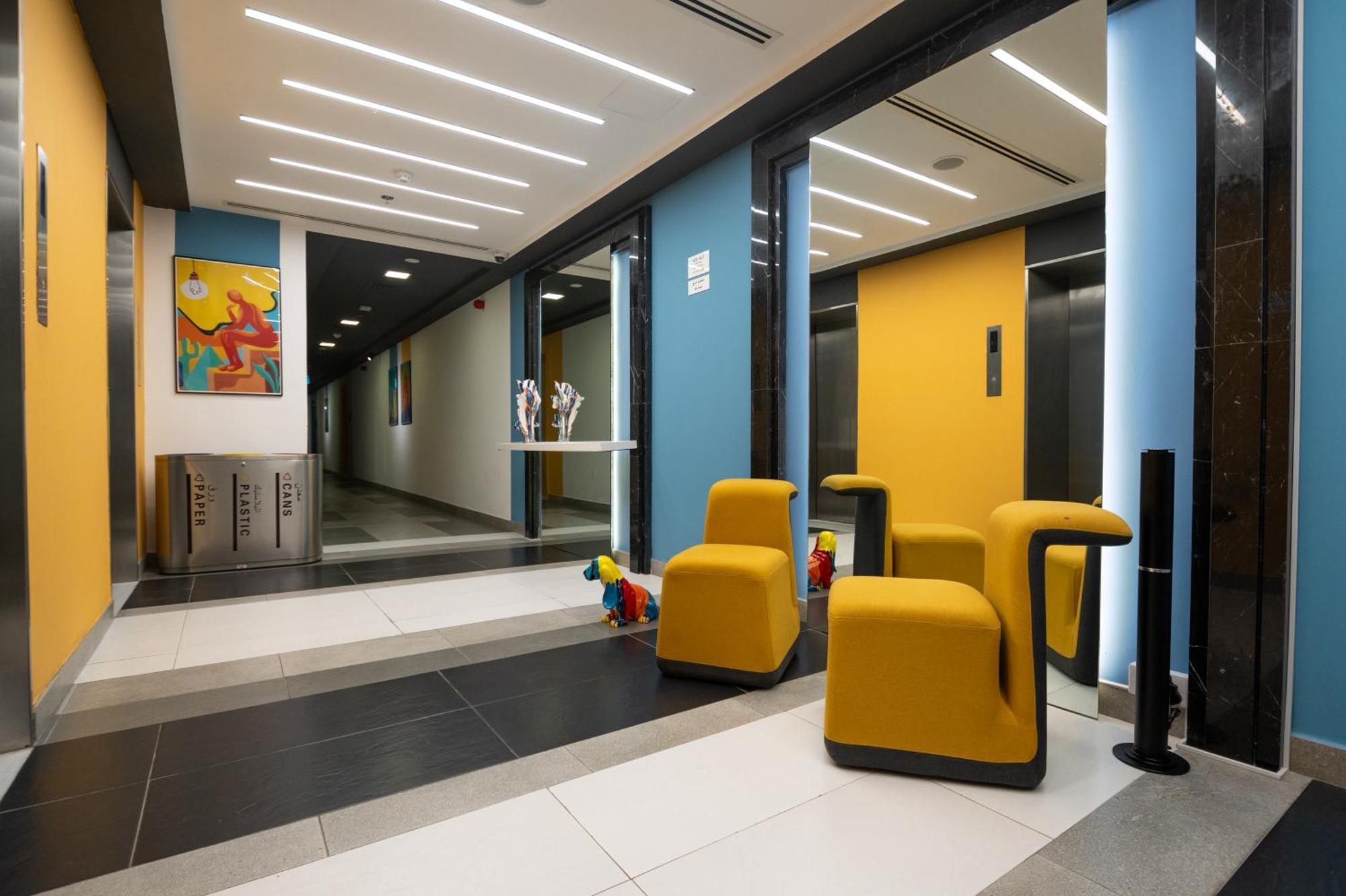 Izzzi Life Mint Aparthotel Dubai Bagian luar foto