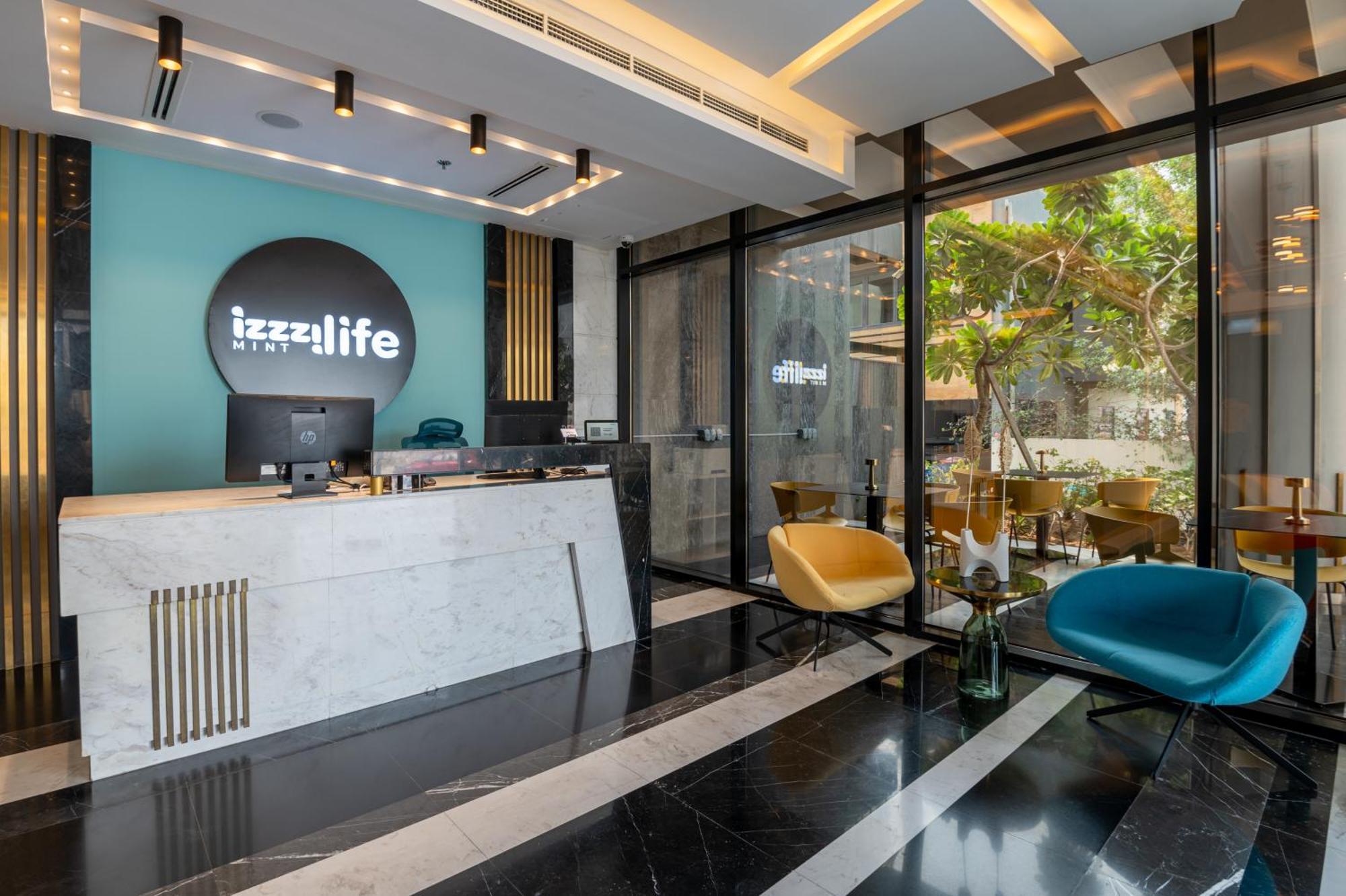 Izzzi Life Mint Aparthotel Dubai Bagian luar foto
