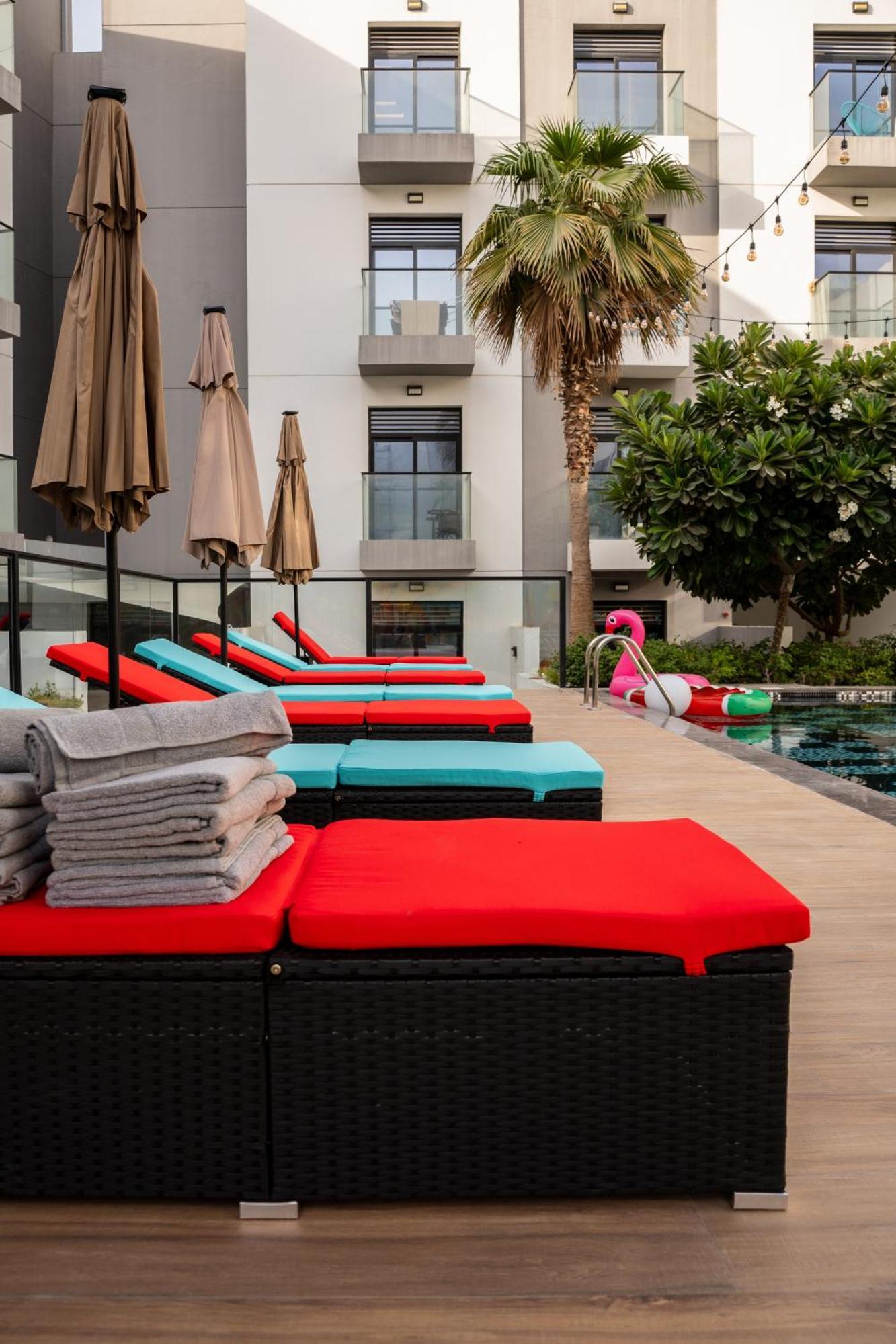 Izzzi Life Mint Aparthotel Dubai Bagian luar foto