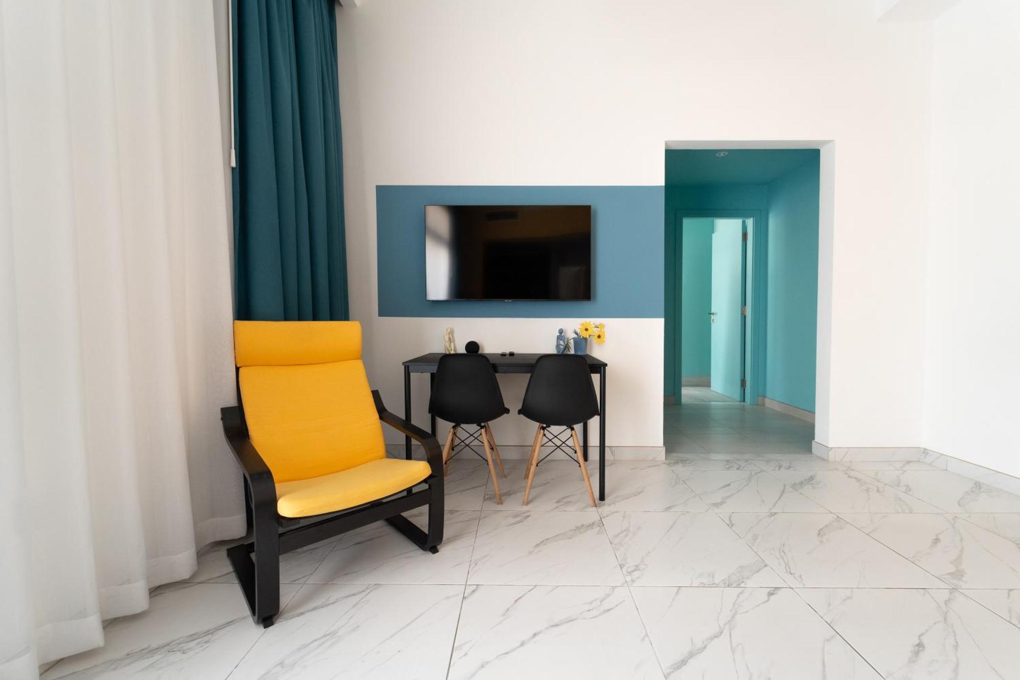 Izzzi Life Mint Aparthotel Dubai Bagian luar foto