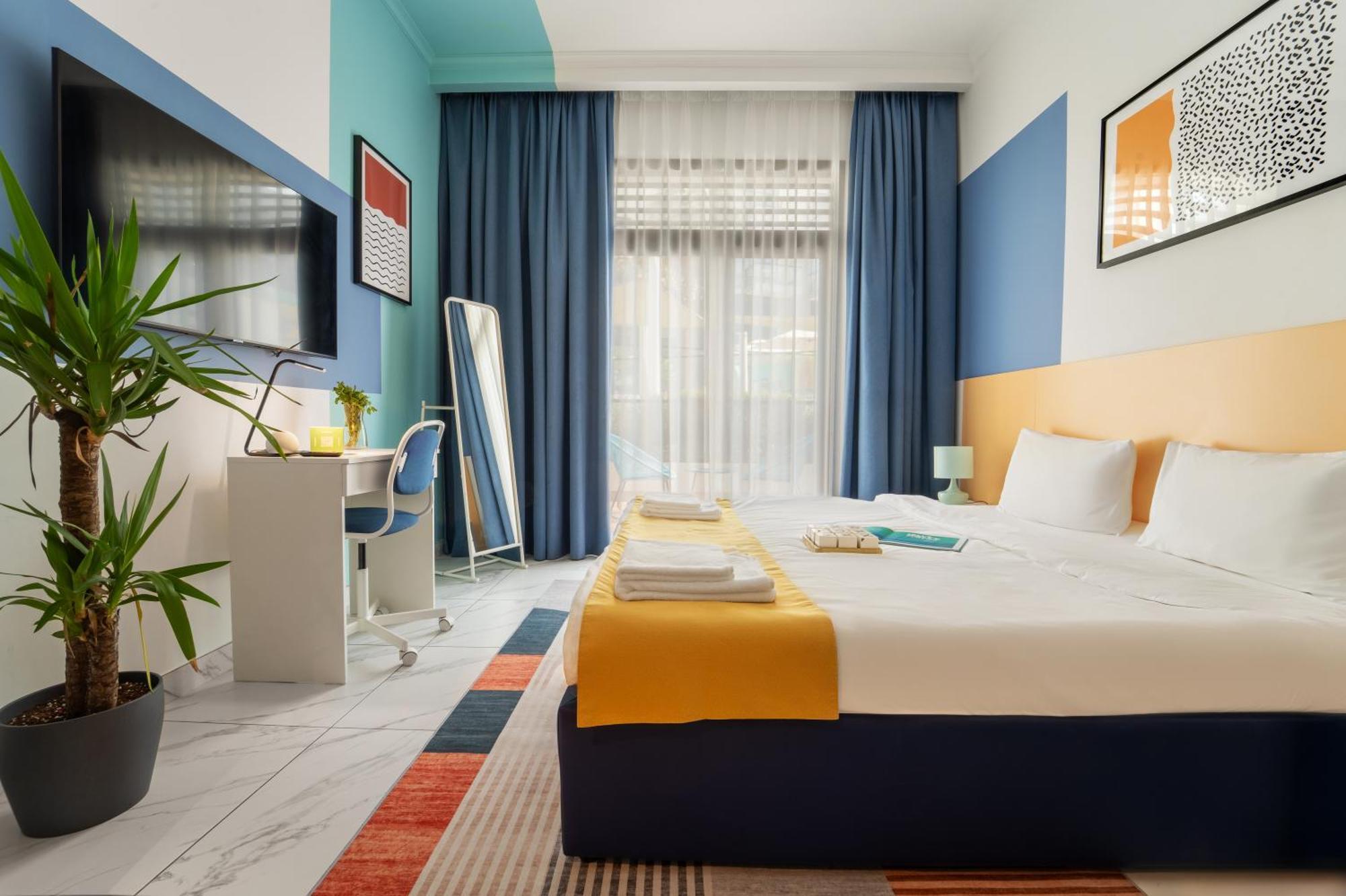 Izzzi Life Mint Aparthotel Dubai Bagian luar foto
