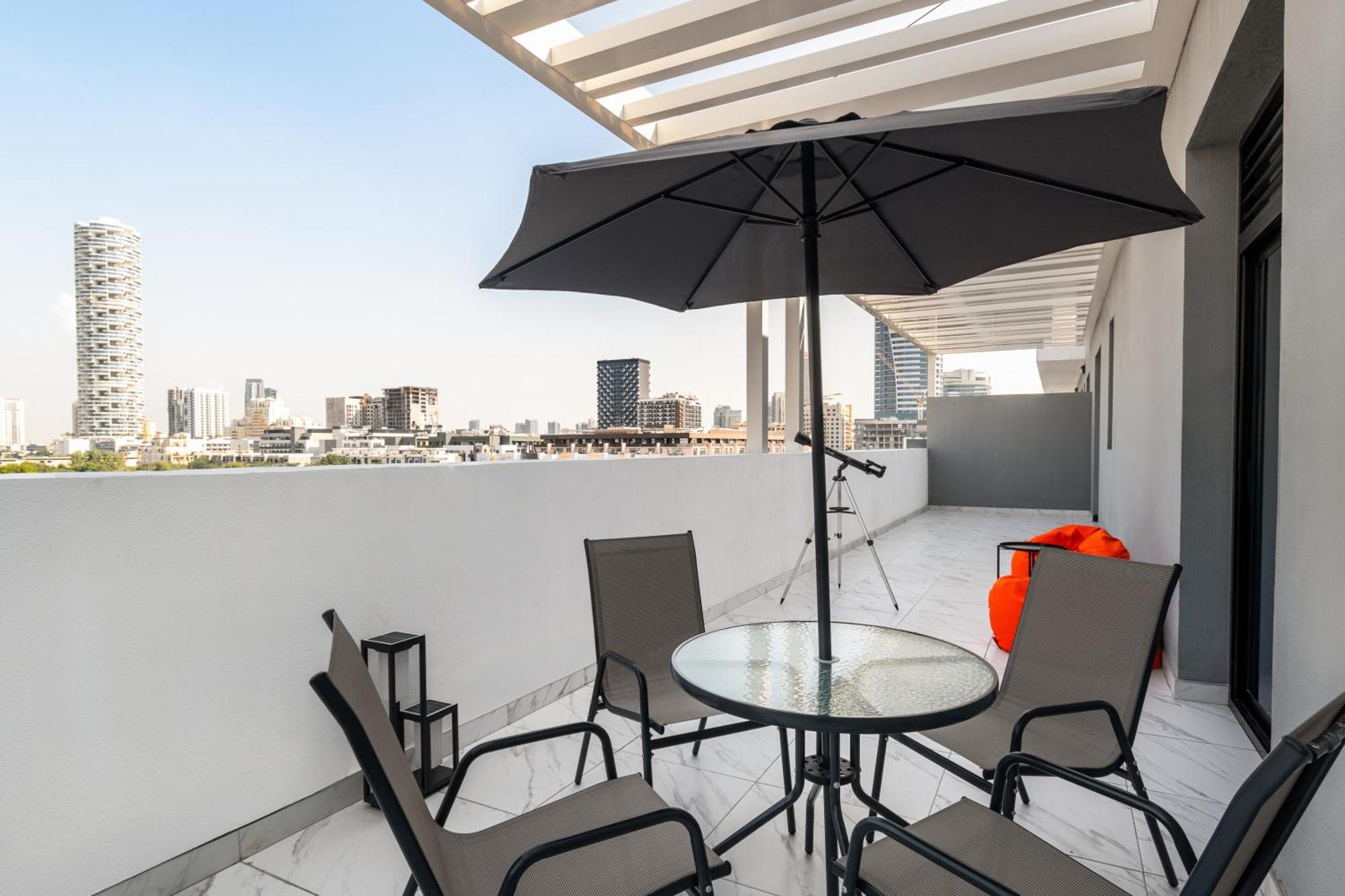 Izzzi Life Mint Aparthotel Dubai Bagian luar foto