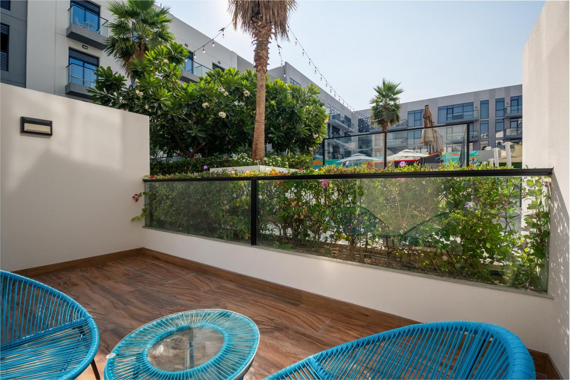 Izzzi Life Mint Aparthotel Dubai Bagian luar foto