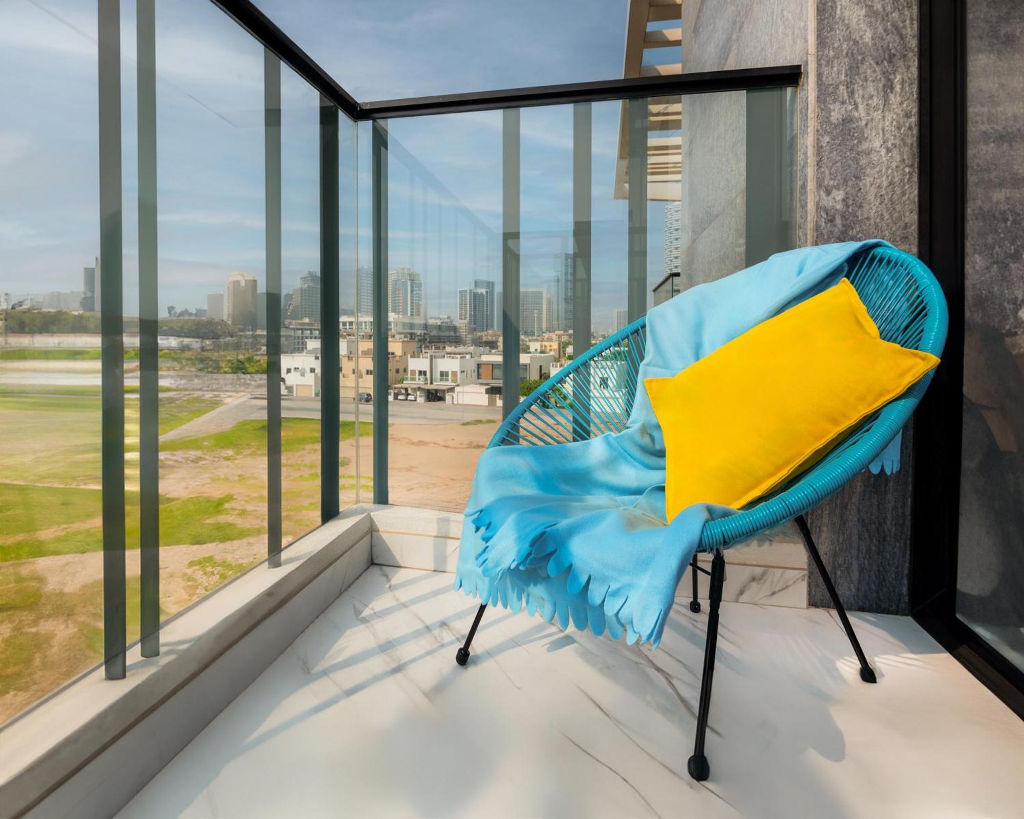 Izzzi Life Mint Aparthotel Dubai Bagian luar foto