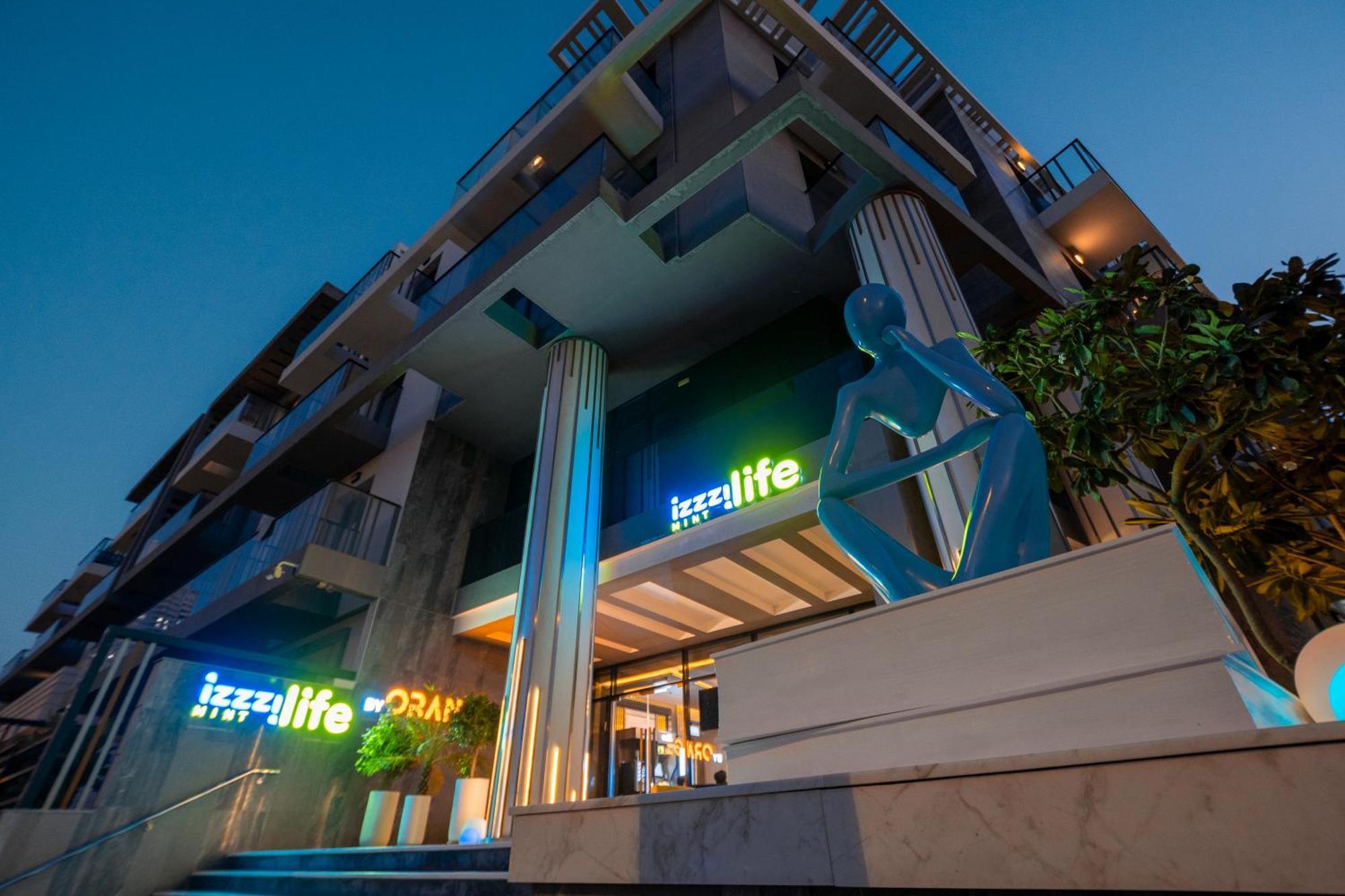 Izzzi Life Mint Aparthotel Dubai Bagian luar foto