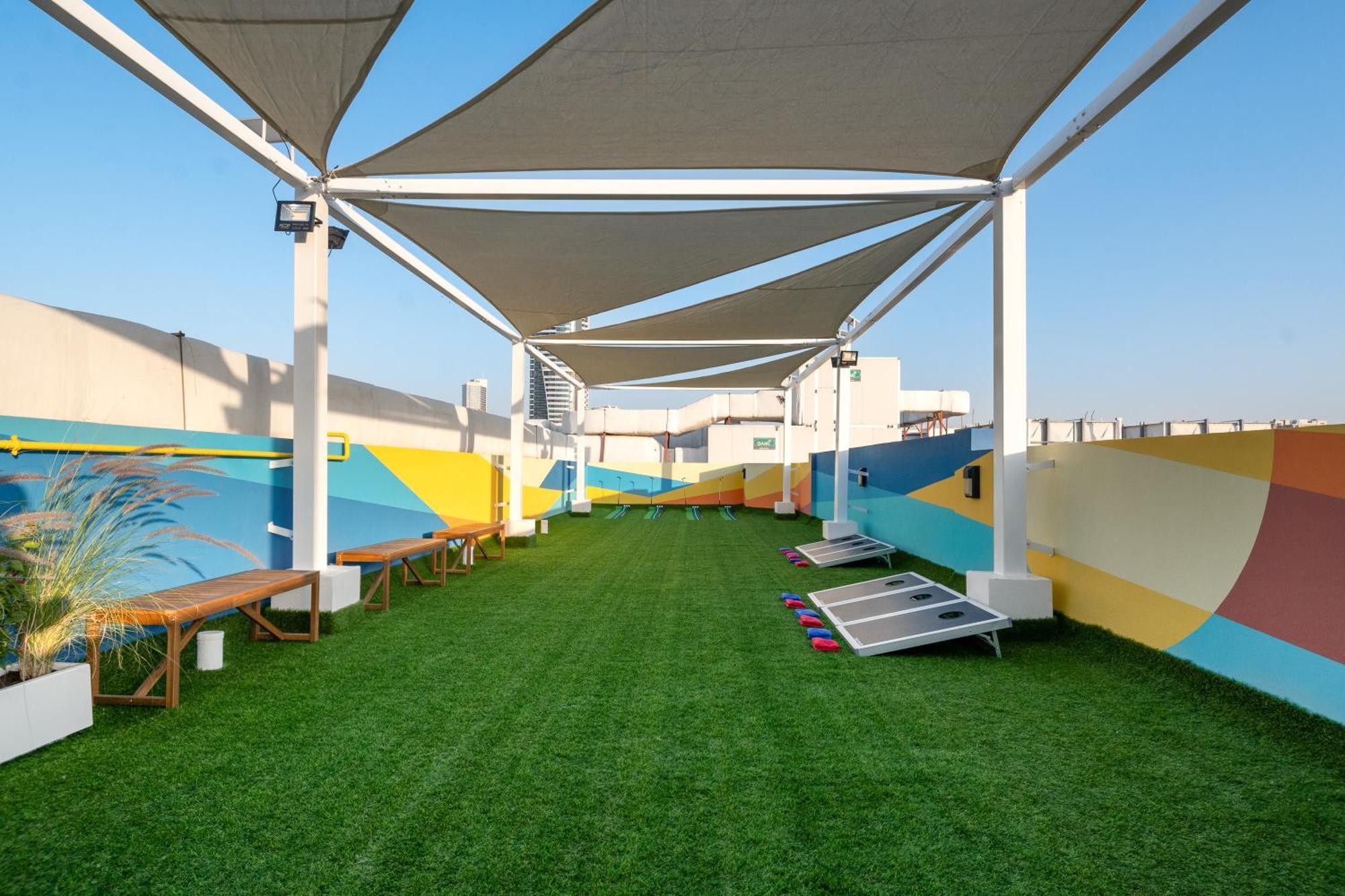 Izzzi Life Mint Aparthotel Dubai Bagian luar foto