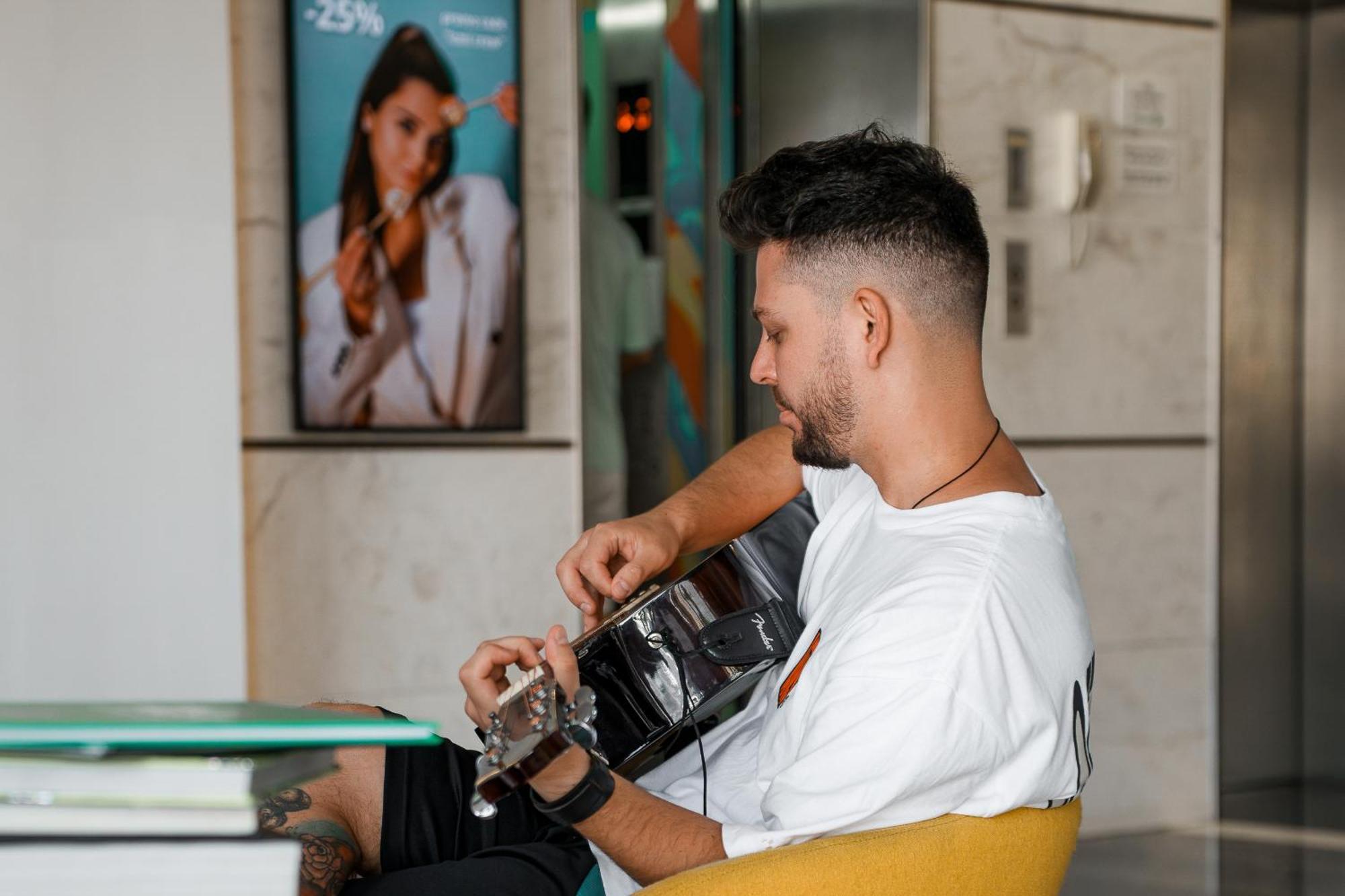 Izzzi Life Mint Aparthotel Dubai Bagian luar foto