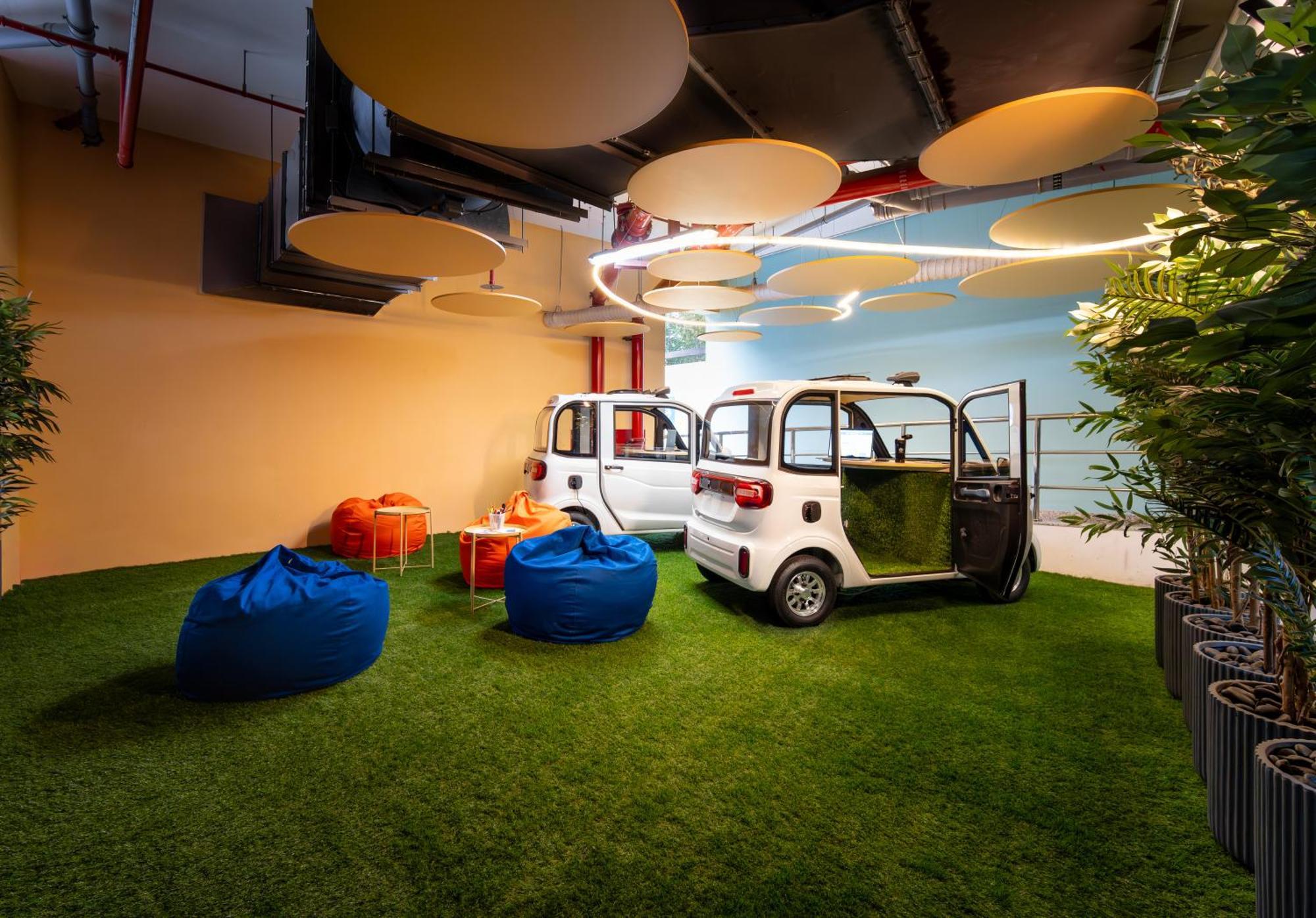 Izzzi Life Mint Aparthotel Dubai Bagian luar foto