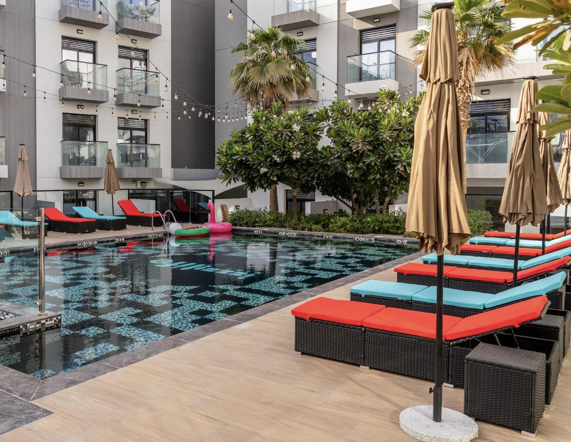 Izzzi Life Mint Aparthotel Dubai Bagian luar foto